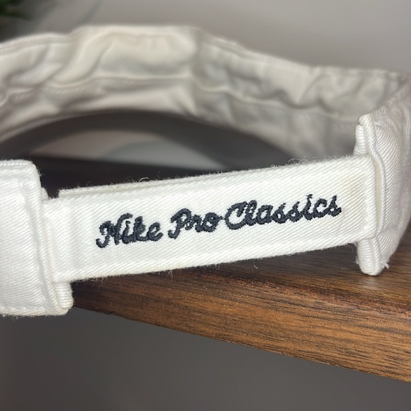 Adults Nike Golf visor - Picture 3 of 4